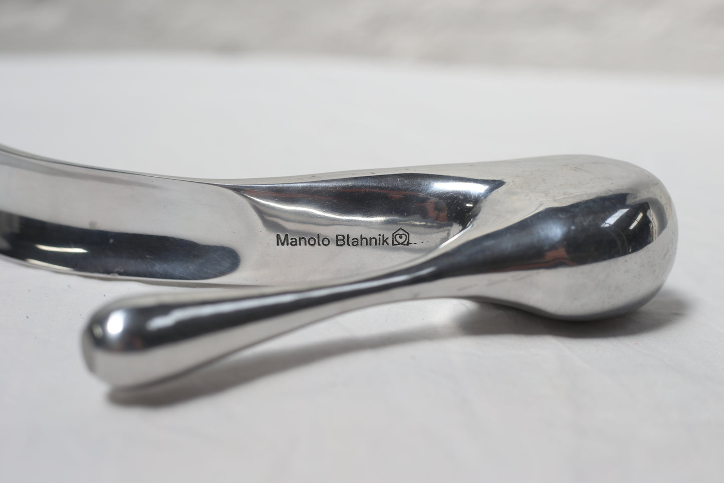 A 2004 Manola Blahnik for Habitat, limited edition shoe horn, in polished, cast aluminium